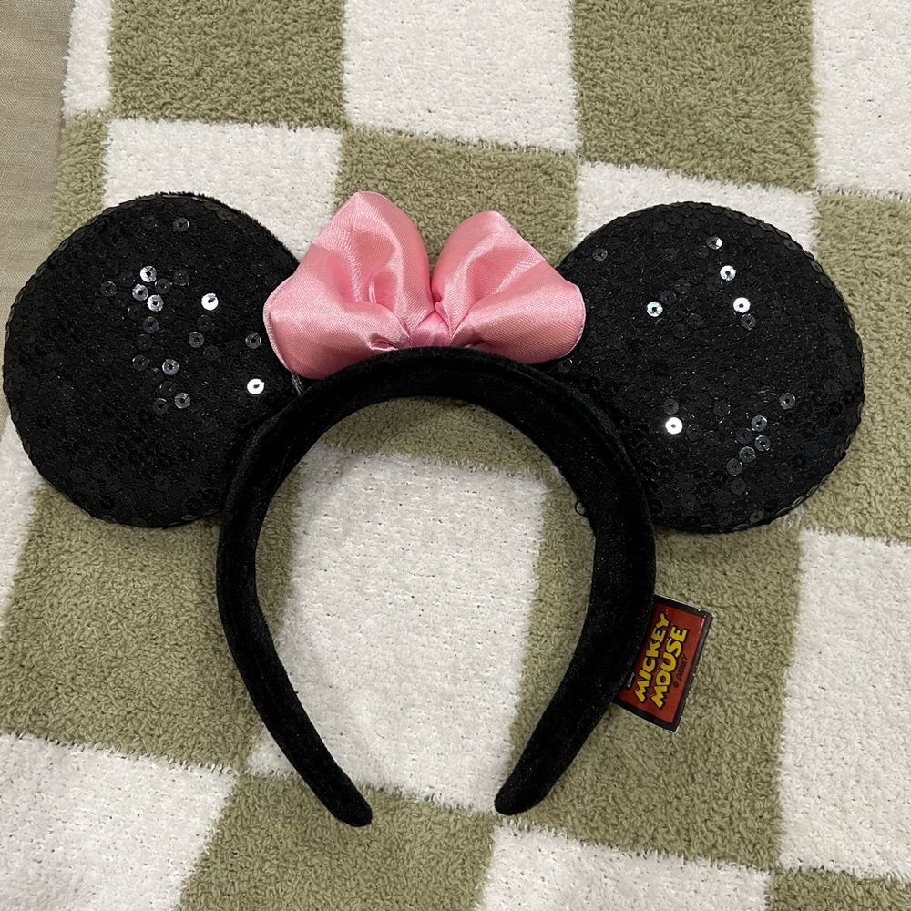 Minnie Mouse ears